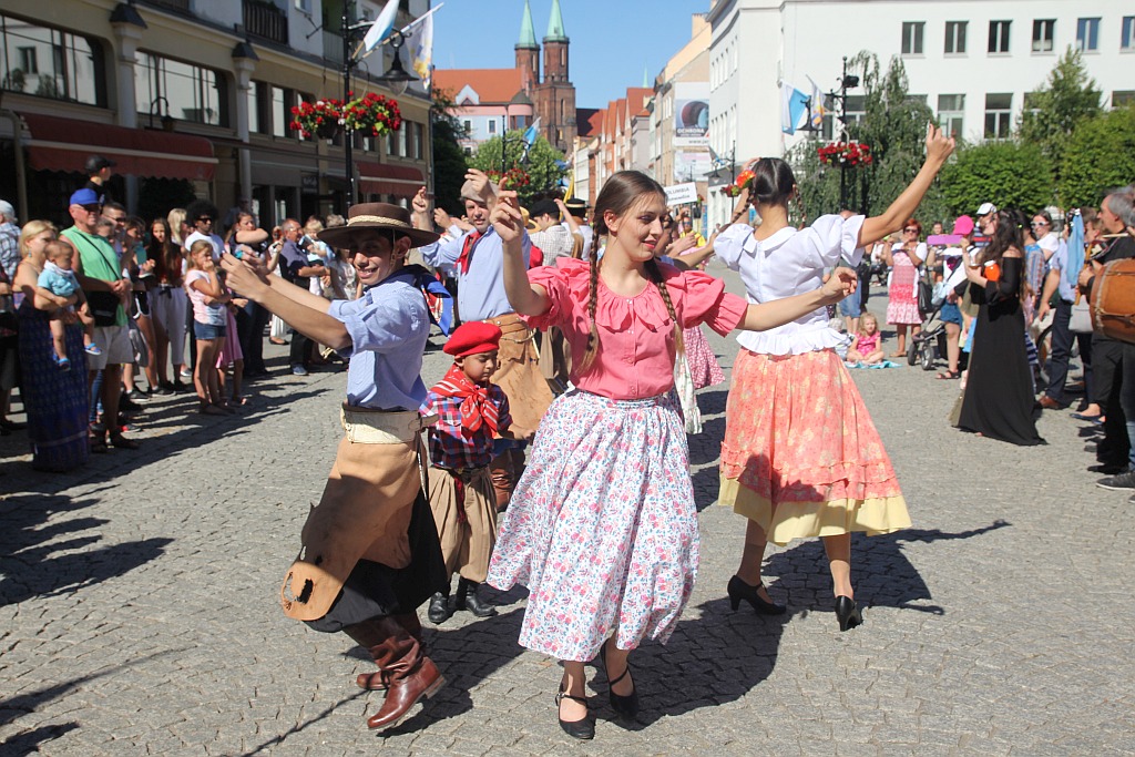Przez Legnicę przeszedł barwny folklorystyczny korowód
