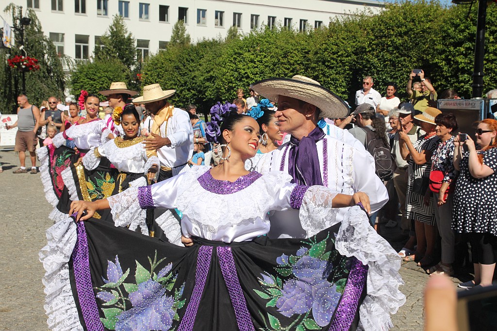 Przez Legnicę przeszedł barwny folklorystyczny korowód