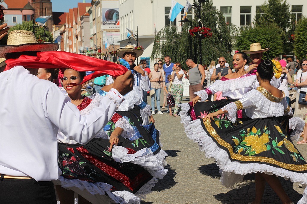 Przez Legnicę przeszedł barwny folklorystyczny korowód