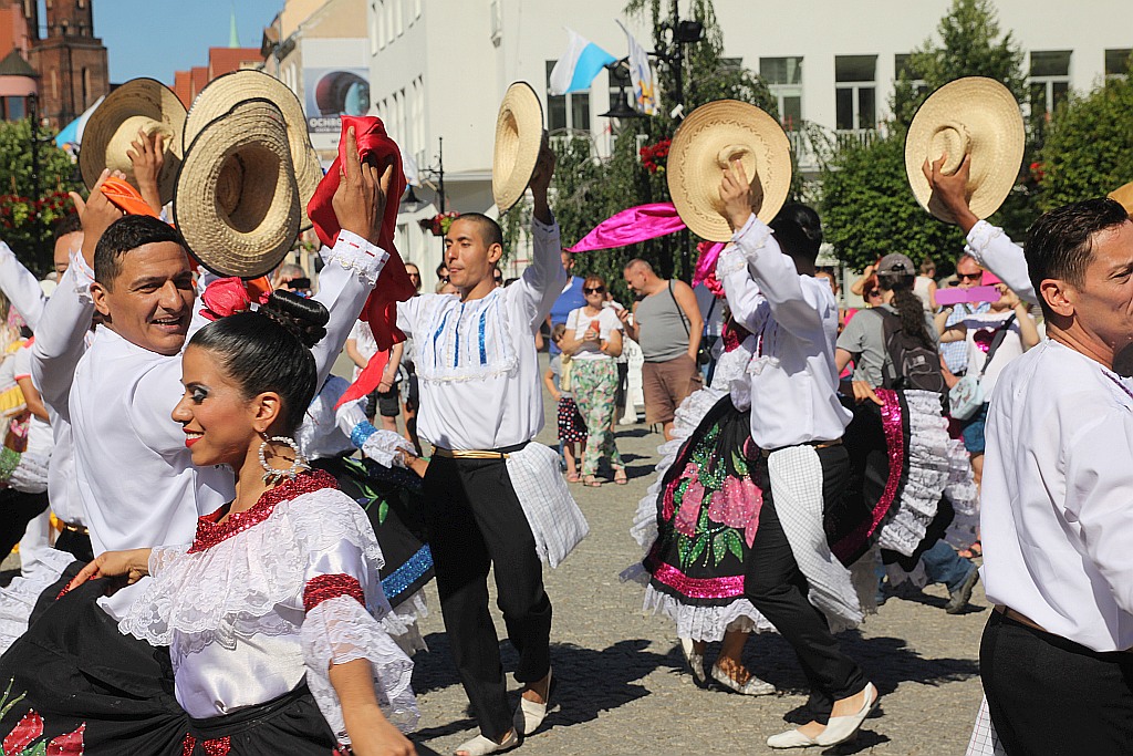 Przez Legnicę przeszedł barwny folklorystyczny korowód