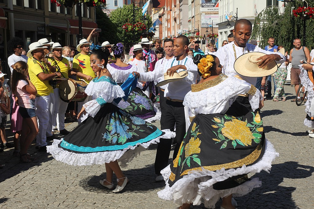 Przez Legnicę przeszedł barwny folklorystyczny korowód