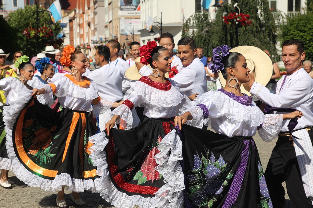 Przez Legnicę przeszedł barwny folklorystyczny korowód