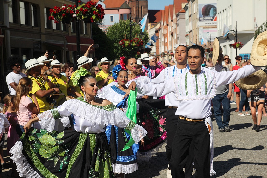 Przez Legnicę przeszedł barwny folklorystyczny korowód