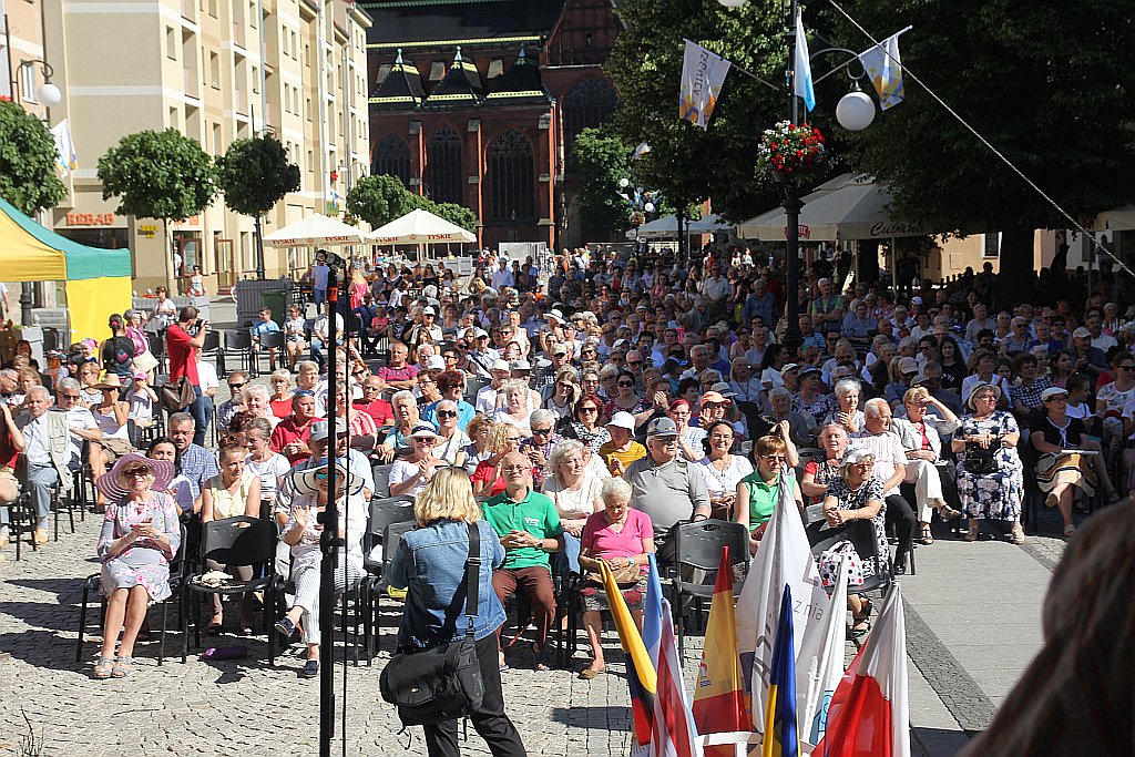Przez Legnicę przeszedł barwny folklorystyczny korowód