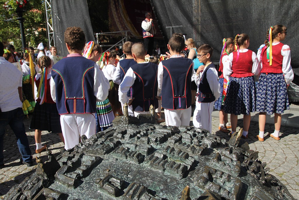 Przez Legnicę przeszedł barwny folklorystyczny korowód