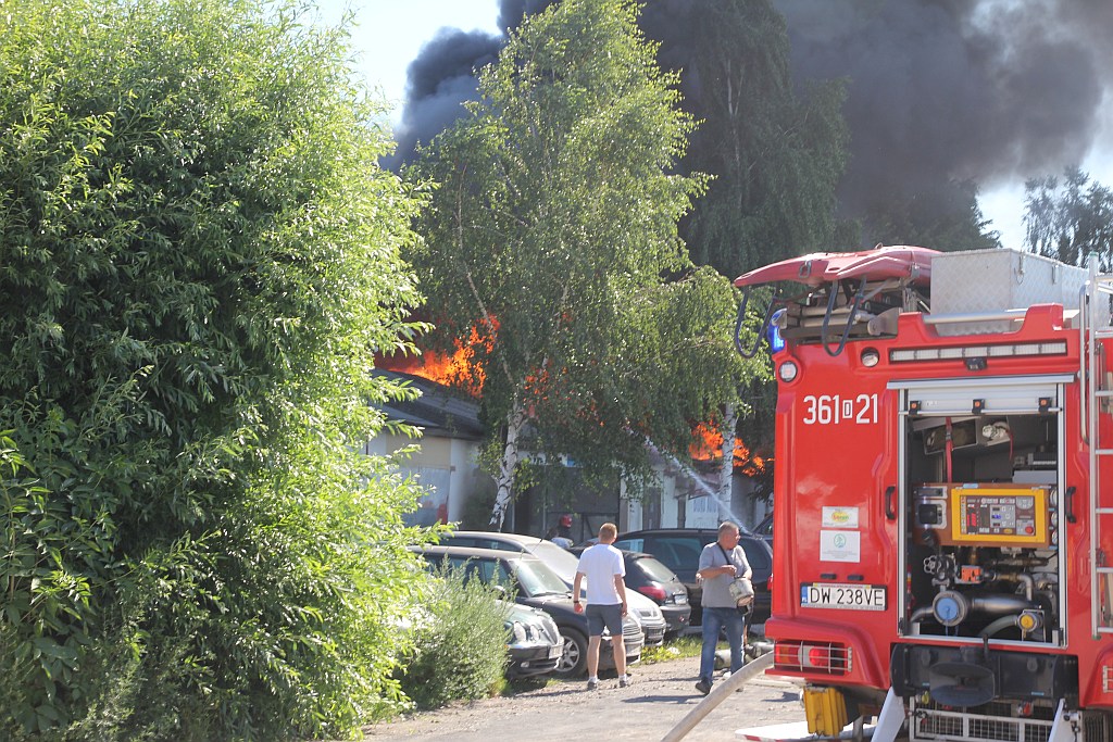 Płonie warsztat samochodowy przy ul. Jaworzyńskiej
