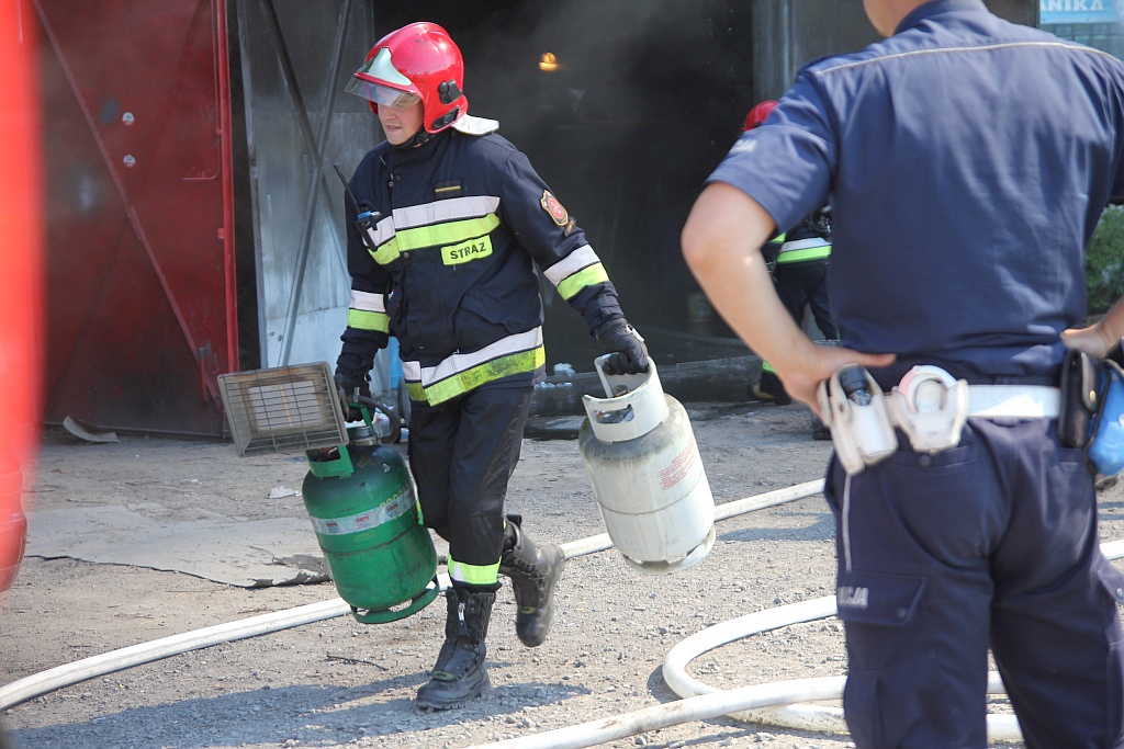Płonie warsztat samochodowy przy ul. Jaworzyńskiej
