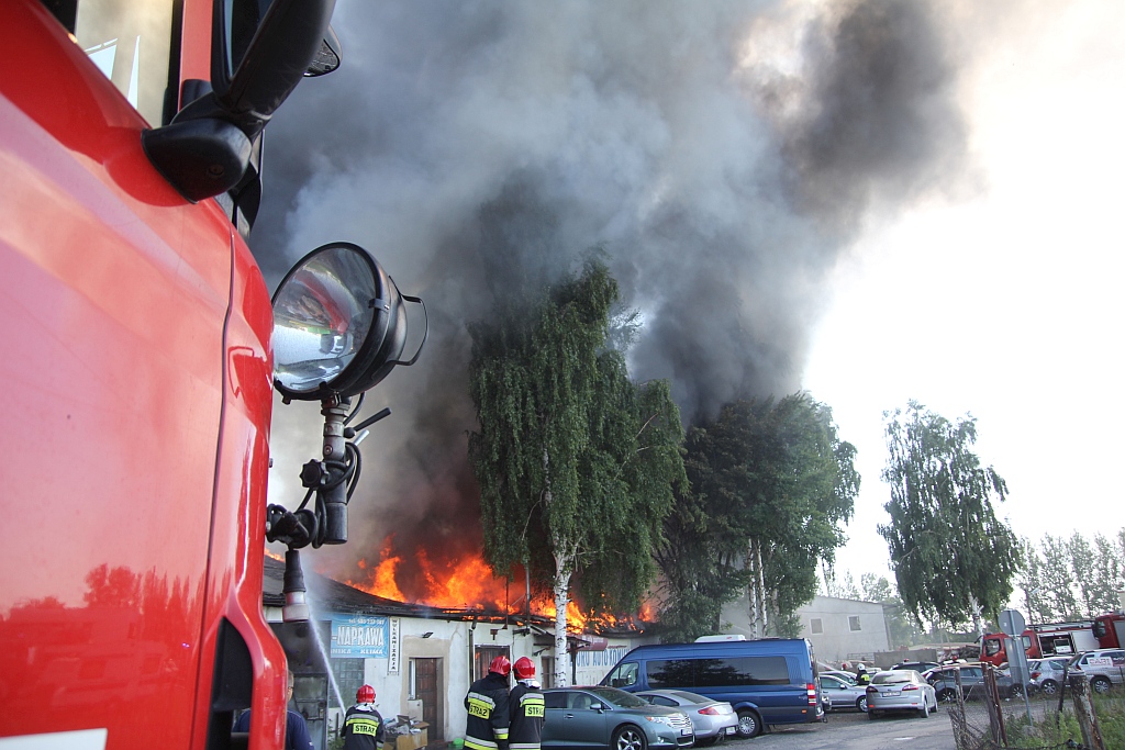 Płonie warsztat samochodowy przy ul. Jaworzyńskiej
