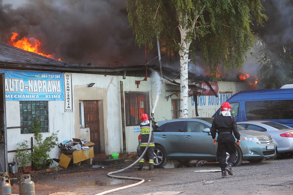 Płonie warsztat samochodowy przy ul. Jaworzyńskiej
