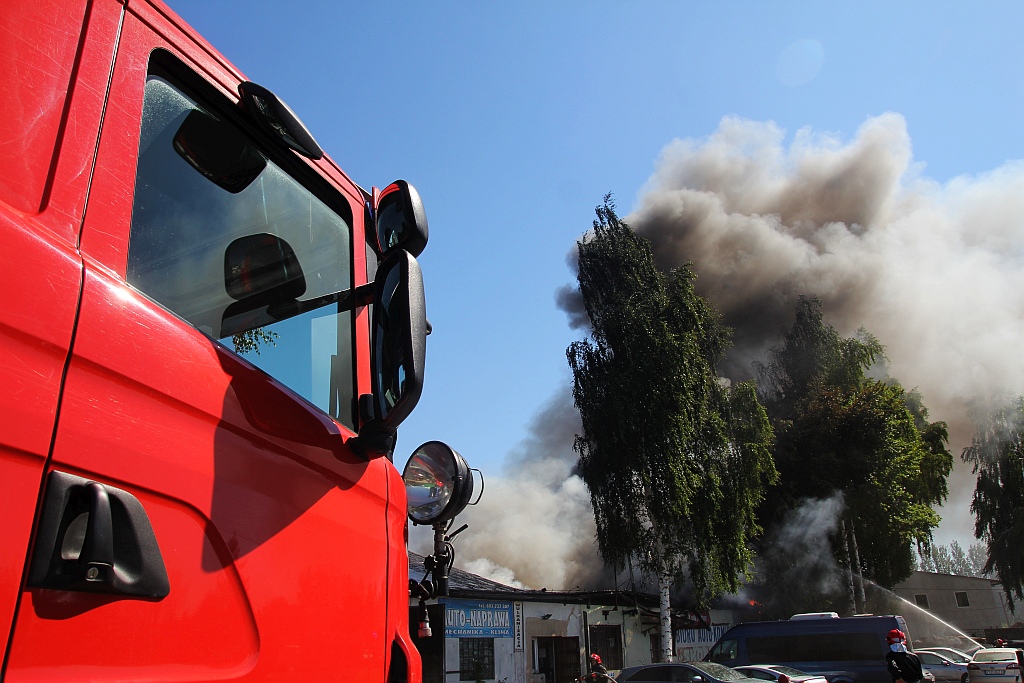 Płonie warsztat samochodowy przy ul. Jaworzyńskiej
