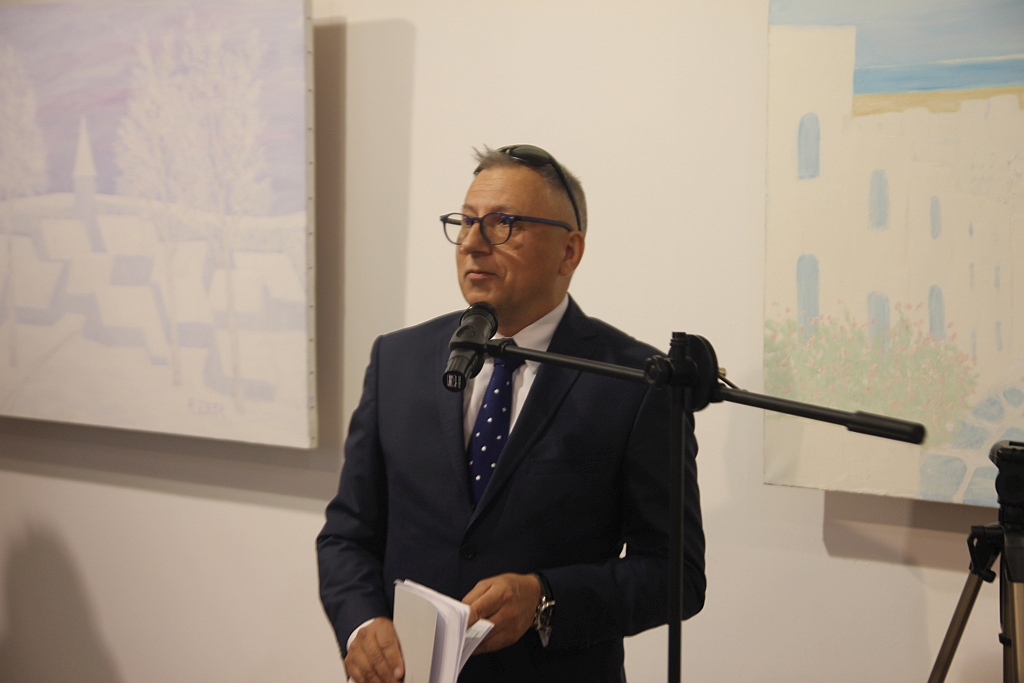 Białe na białym – wernisaż polskiego francuskiego artysty
