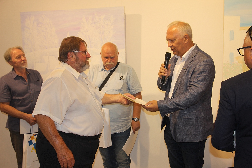 Białe na białym – wernisaż polskiego francuskiego artysty
