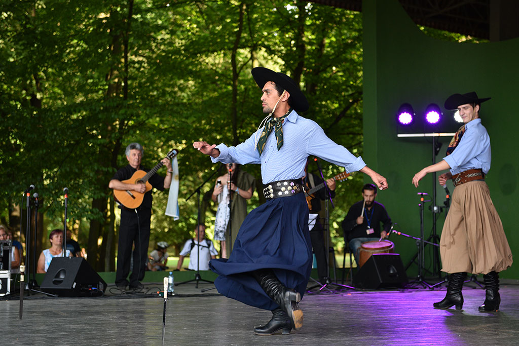 Barwny, międzynarodowy koncert w parkowym amfiteatrze