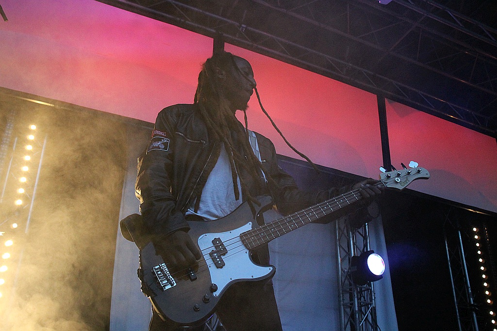 Poniedziałkowy koncert zespołu No Longer Music w legnickim rynku