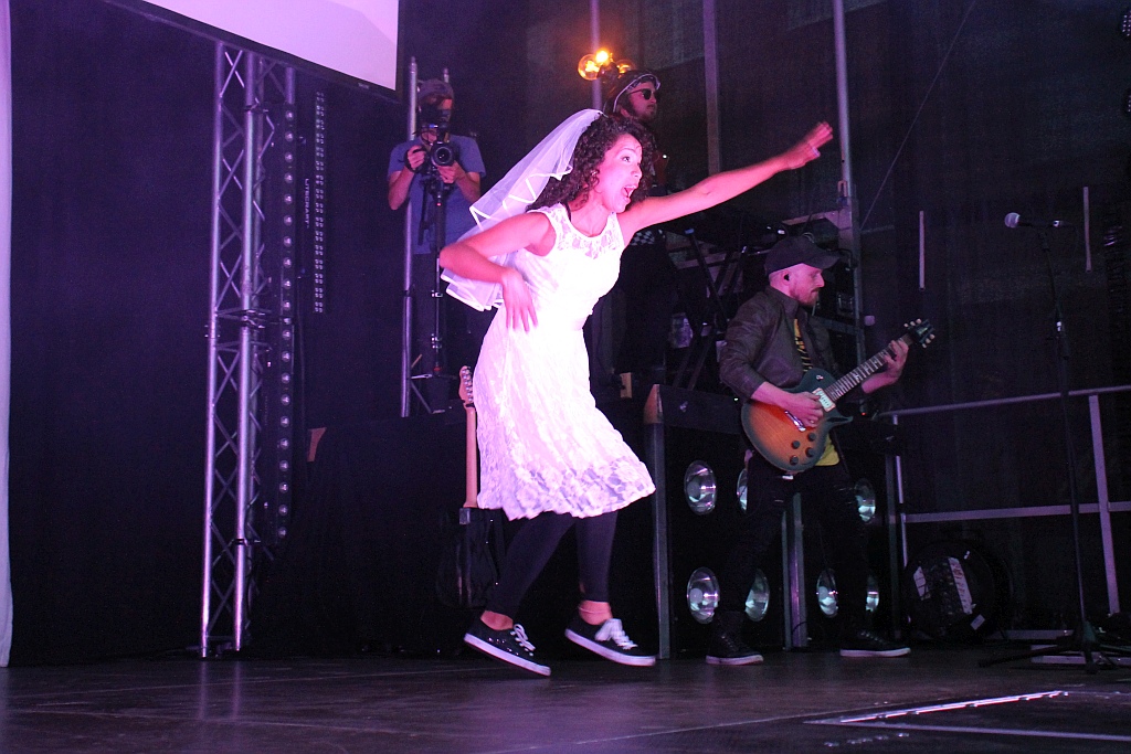 Poniedziałkowy koncert zespołu No Longer Music w legnickim rynku