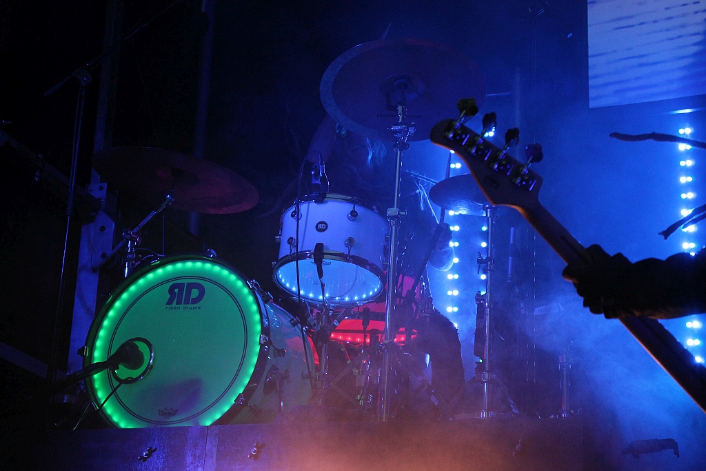Poniedziałkowy koncert zespołu No Longer Music w legnickim rynku