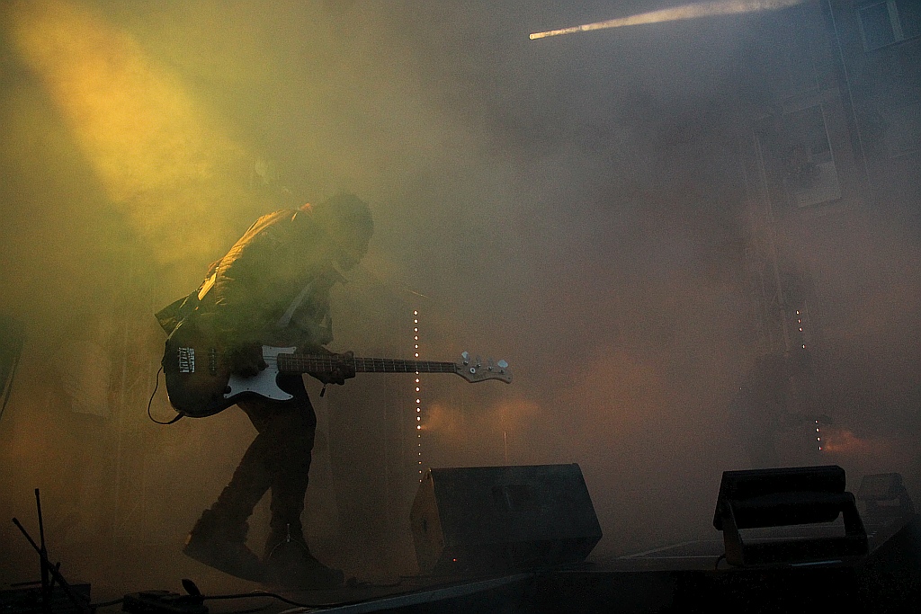 Poniedziałkowy koncert zespołu No Longer Music w legnickim rynku