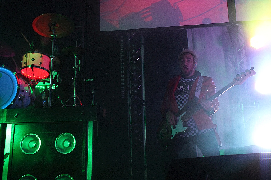 Poniedziałkowy koncert zespołu No Longer Music w legnickim rynku