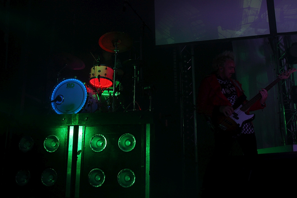 Poniedziałkowy koncert zespołu No Longer Music w legnickim rynku