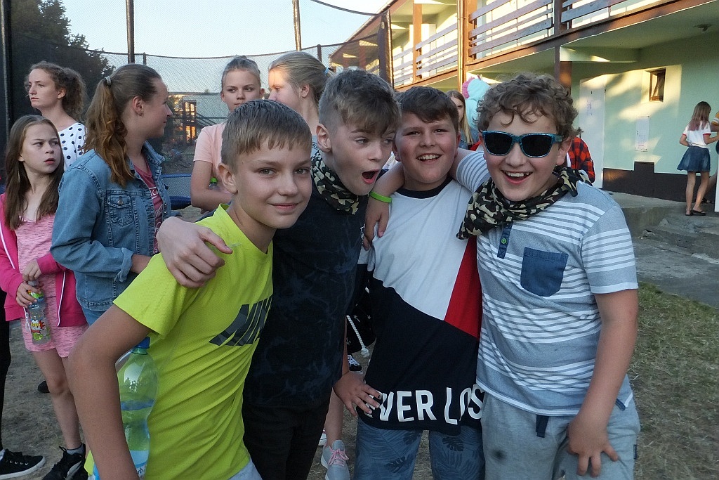 Kąpiele, dyskoteki i spacery -  to atrakcje obozu w Dźwirzynie