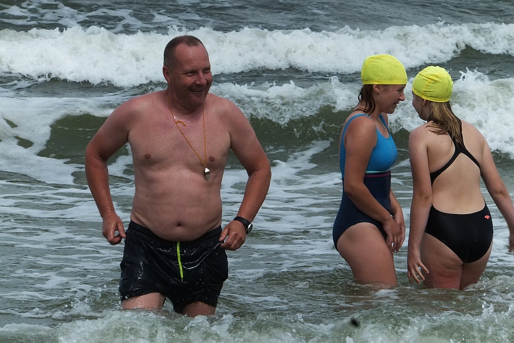Kąpiele, dyskoteki i spacery -  to atrakcje obozu w Dźwirzynie