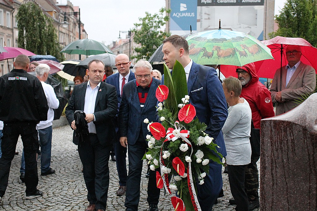 75. rocznica rzezi wołyńskiej. Uroczystość na pl. Sybiraków