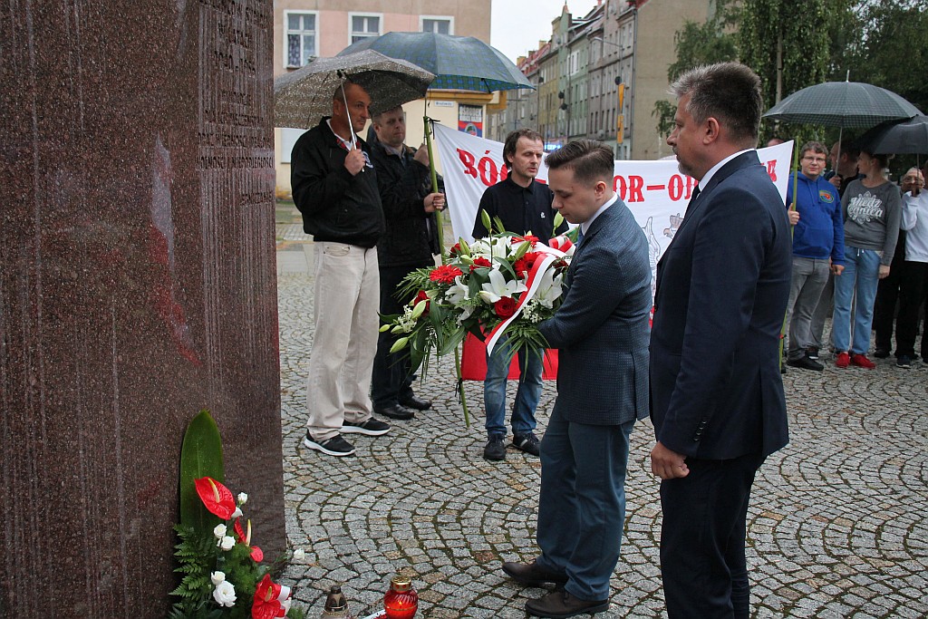 75. rocznica rzezi wołyńskiej. Uroczystość na pl. Sybiraków