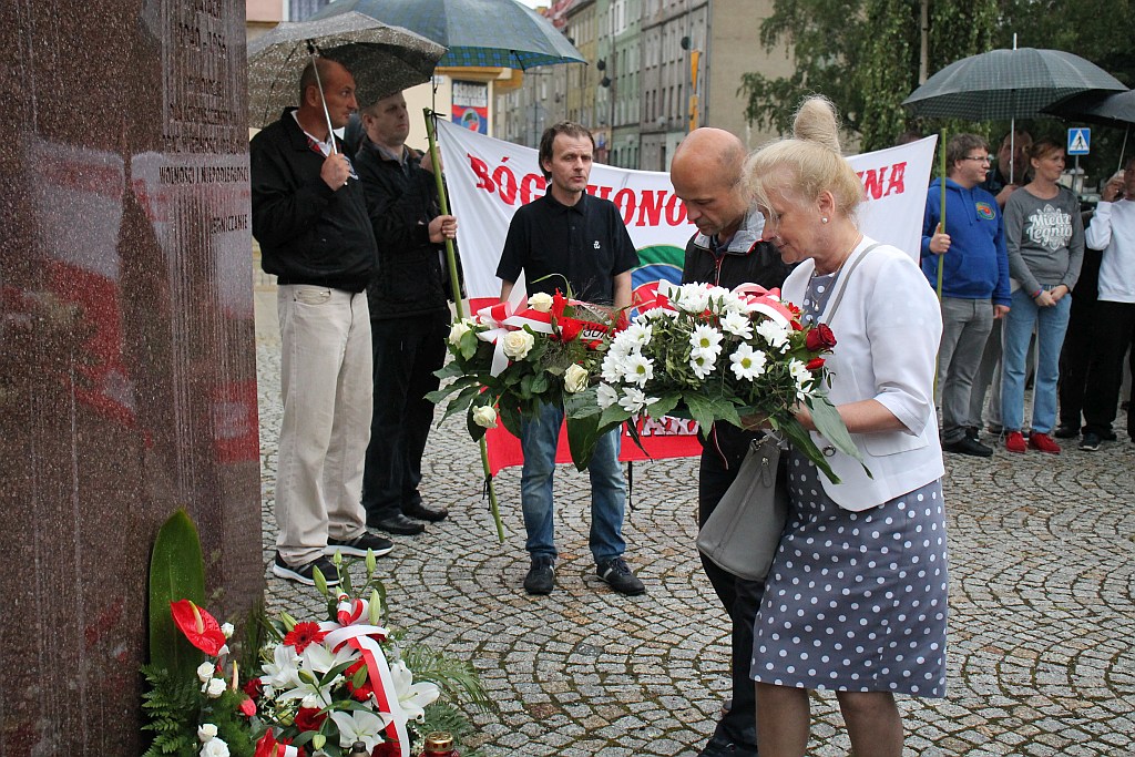 75. rocznica rzezi wołyńskiej. Uroczystość na pl. Sybiraków