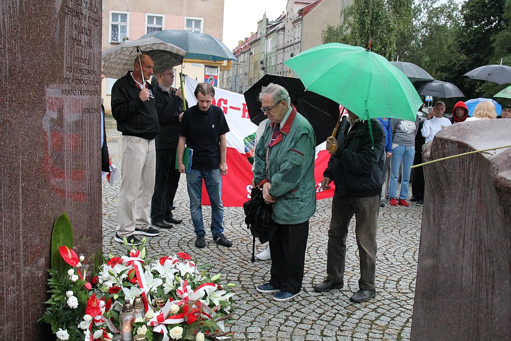 75. rocznica rzezi wołyńskiej. Uroczystość na pl. Sybiraków