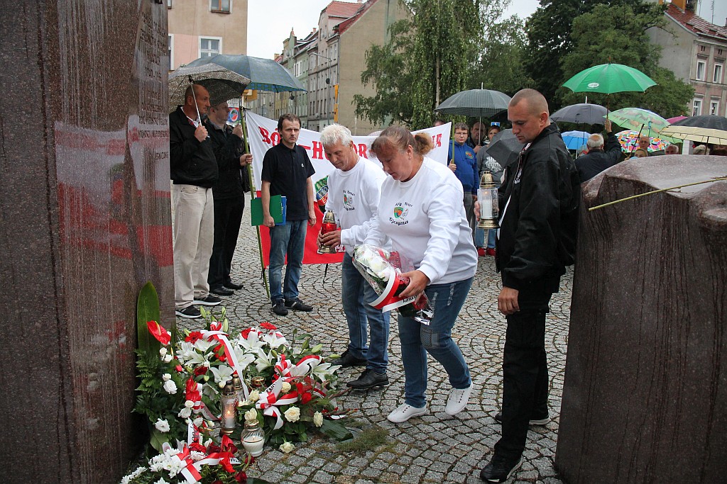 75. rocznica rzezi wołyńskiej. Uroczystość na pl. Sybiraków