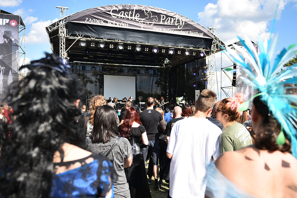 Trwa święto miłośników muzyki gotyckiej Castle Party
