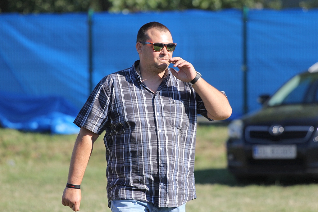 Sześciu uczestników konkursu piosenki SZANTY KUNICE

