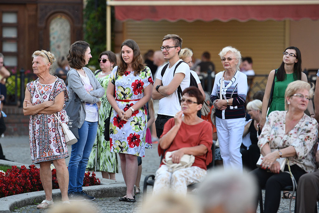 Baśniowo... Filmowo... Lirycznie... zaczarowani Legniczanie