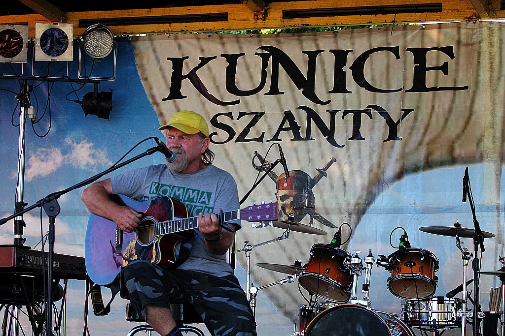 Sześciu uczestników konkursu piosenki SZANTY KUNICE
