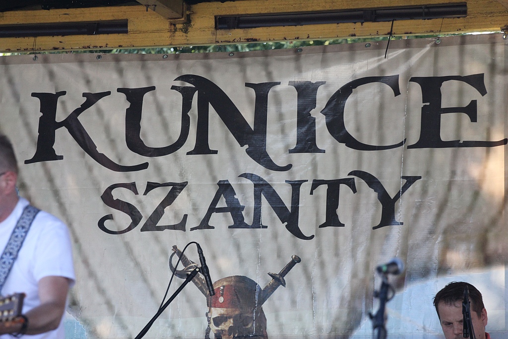 Sześciu uczestników konkursu piosenki SZANTY KUNICE
