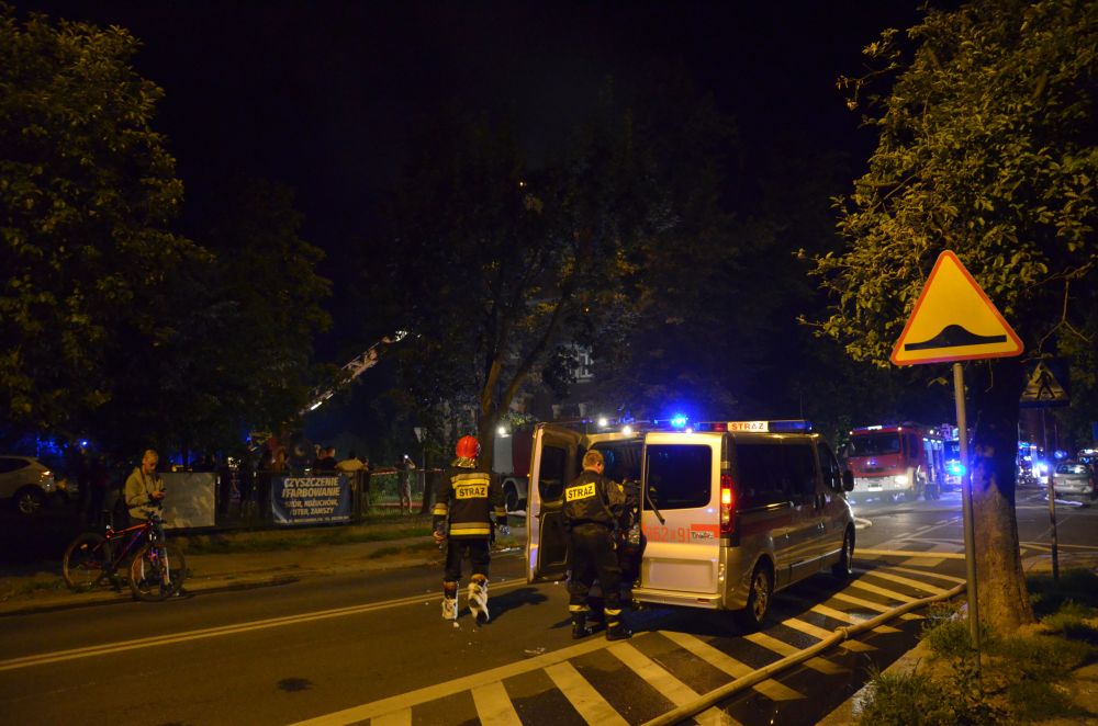 Groźny pożar na Tarninowie. Płonęła kamienica	
