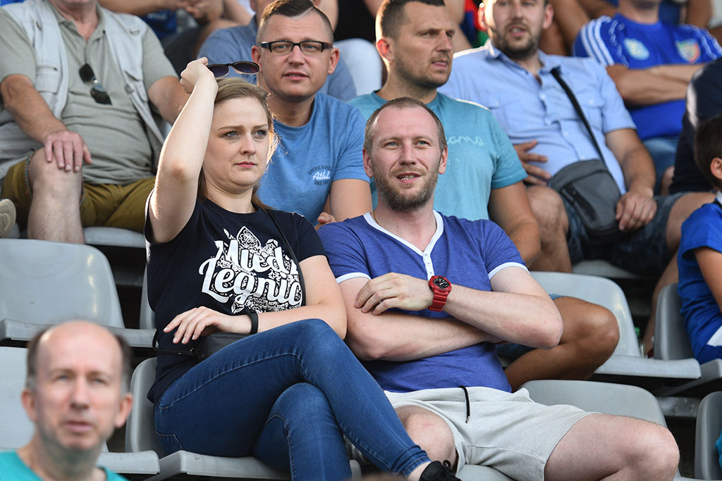 Mecz Miedzi z Pogonią obejrzał komplet widzów. Brawo kibice!