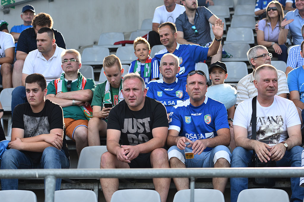 Mecz Miedzi z Pogonią obejrzał komplet widzów. Brawo kibice!