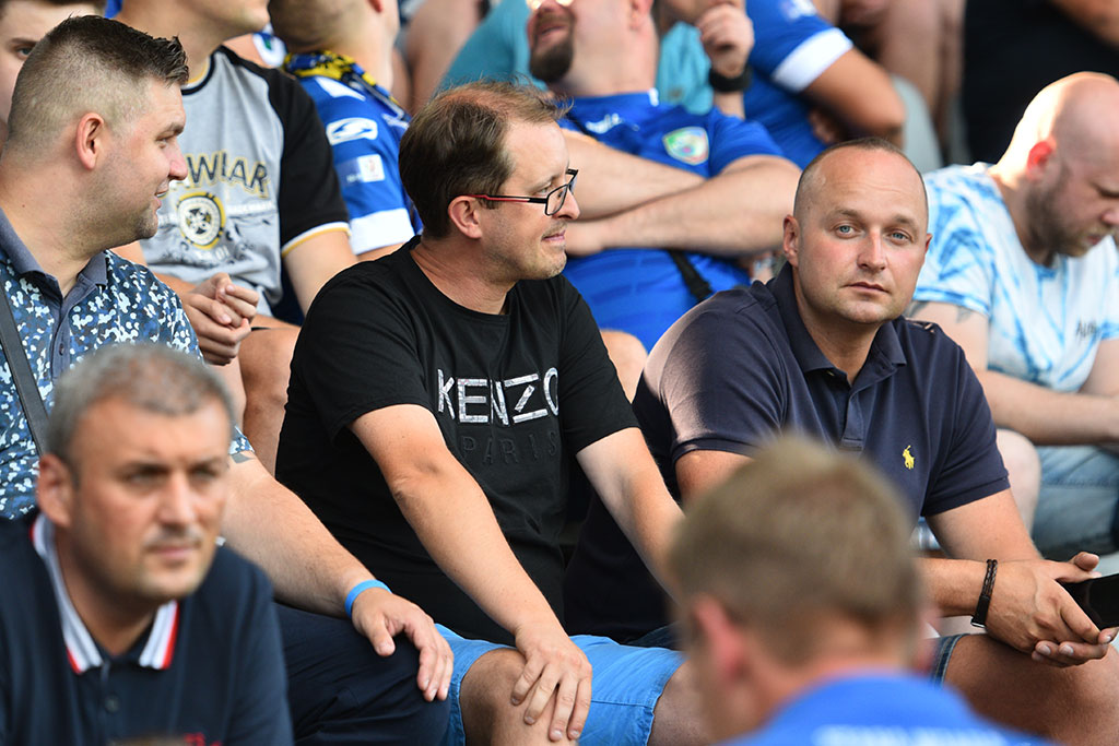 Mecz Miedzi z Pogonią obejrzał komplet widzów. Brawo kibice!