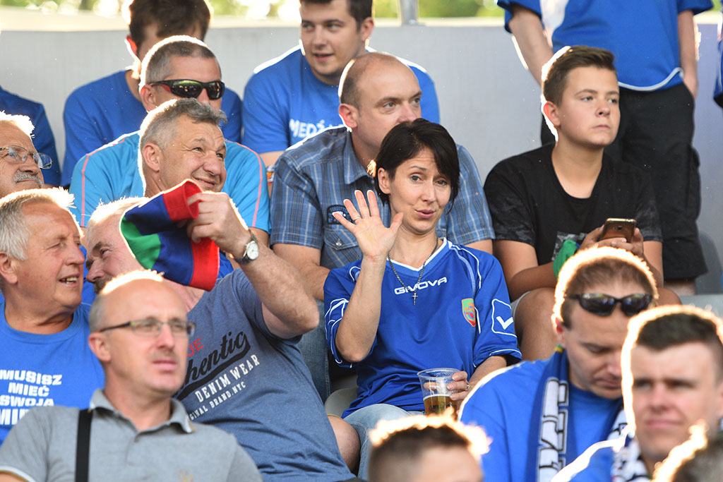 Mecz Miedzi z Pogonią obejrzał komplet widzów. Brawo kibice!
