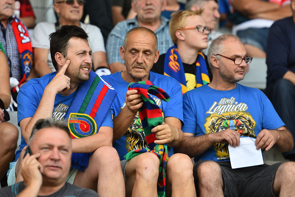 Mecz Miedzi z Pogonią obejrzał komplet widzów. Brawo kibice!