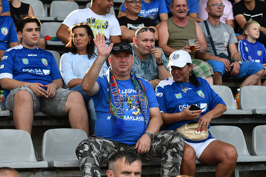 Mecz Miedzi z Pogonią obejrzał komplet widzów. Brawo kibice!