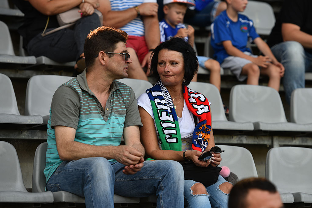 Mecz Miedzi z Pogonią obejrzał komplet widzów. Brawo kibice!