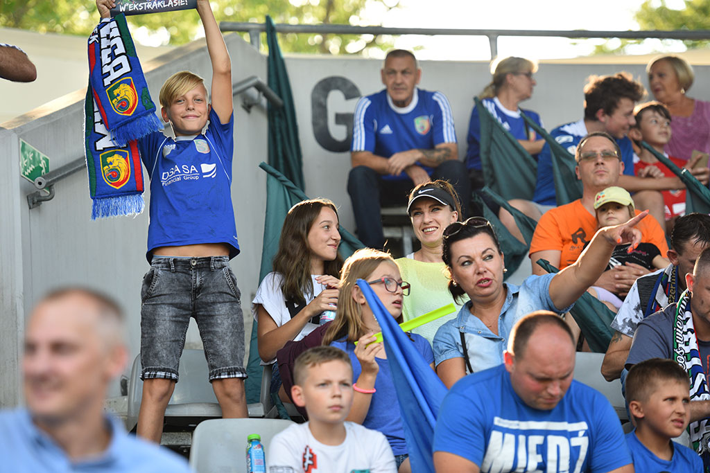 Mecz Miedzi z Pogonią obejrzał komplet widzów. Brawo kibice!