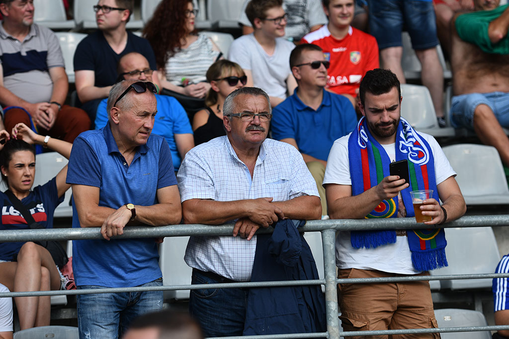Mecz Miedzi z Pogonią obejrzał komplet widzów. Brawo kibice!