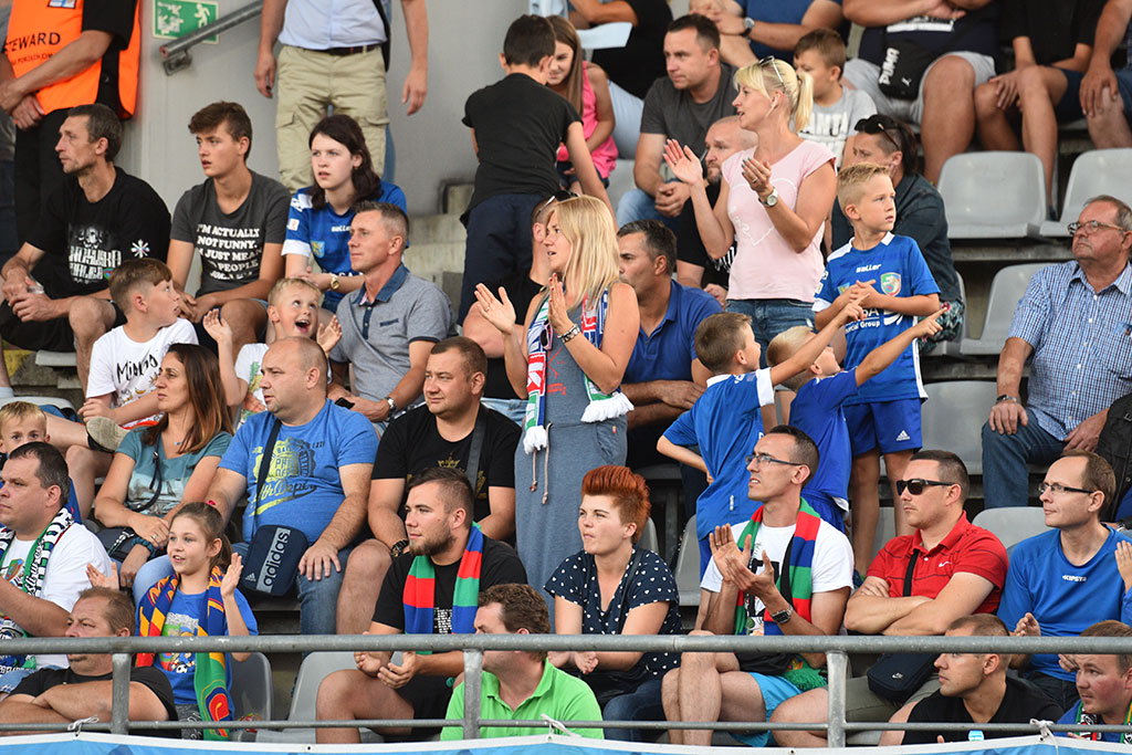 Mecz Miedzi z Pogonią obejrzał komplet widzów. Brawo kibice!