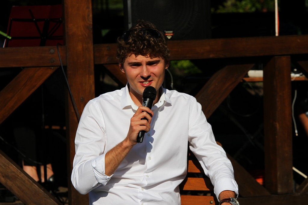 Huragan poezji ściągnął tłumy do legnickiej palmiarni