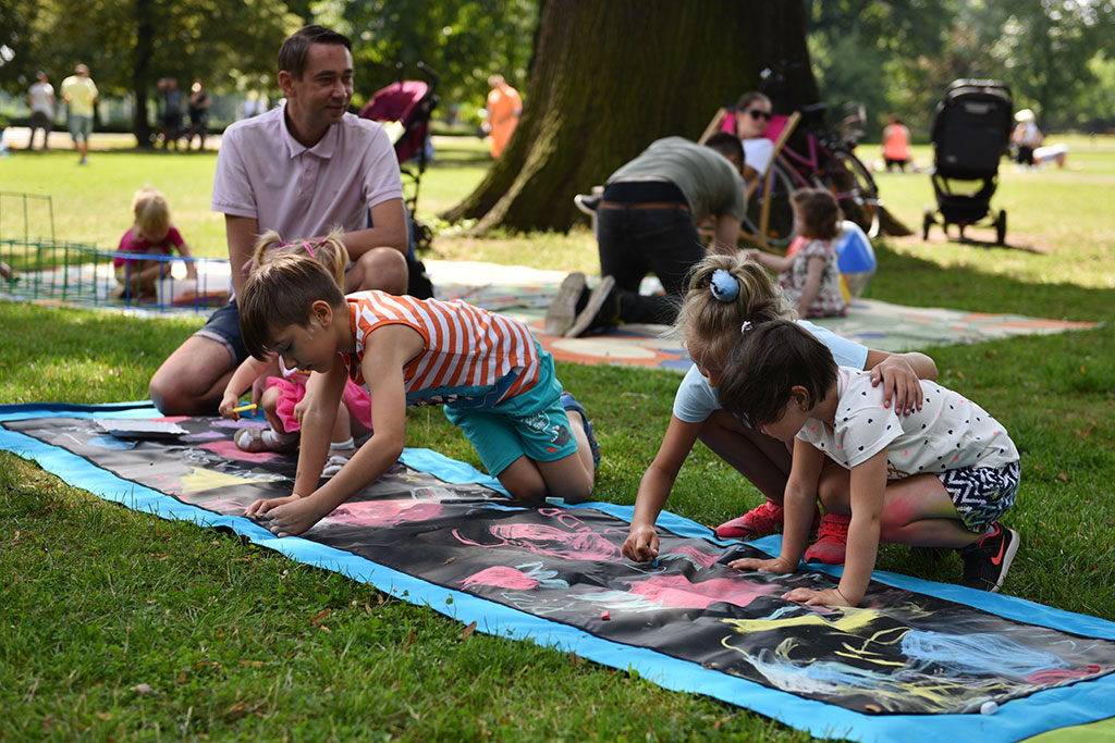 Niedzielny piknik na Polanie Angielskiej Parku Miejskiego