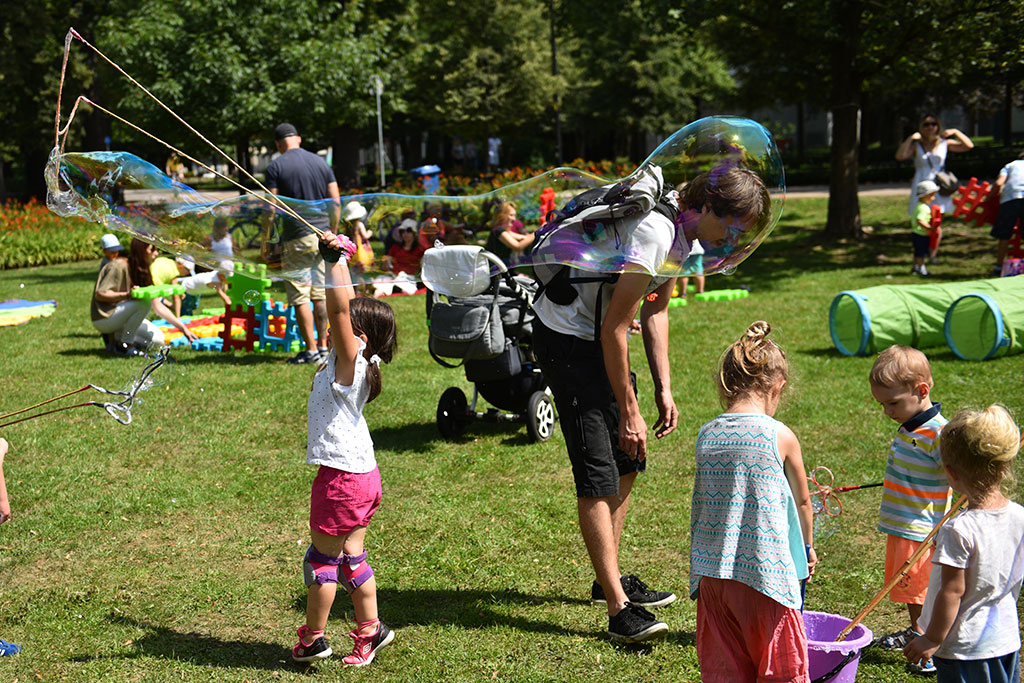 Niedzielny piknik na Polanie Angielskiej Parku Miejskiego