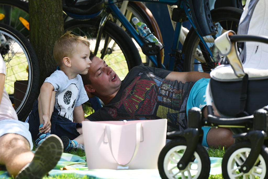 Niedzielny piknik na Polanie Angielskiej Parku Miejskiego